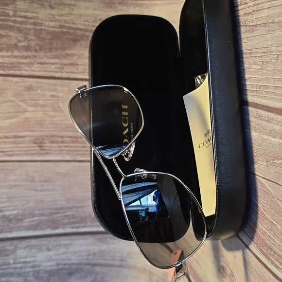 NEW Coach HC7012 L038 CAROLINE SUNGLASSES 56-14-130 with case - Picture 1 of 5